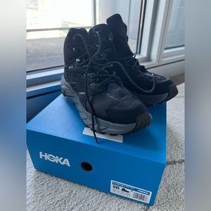 Hoka Anacapa Breeze Mid - Women’s size 9